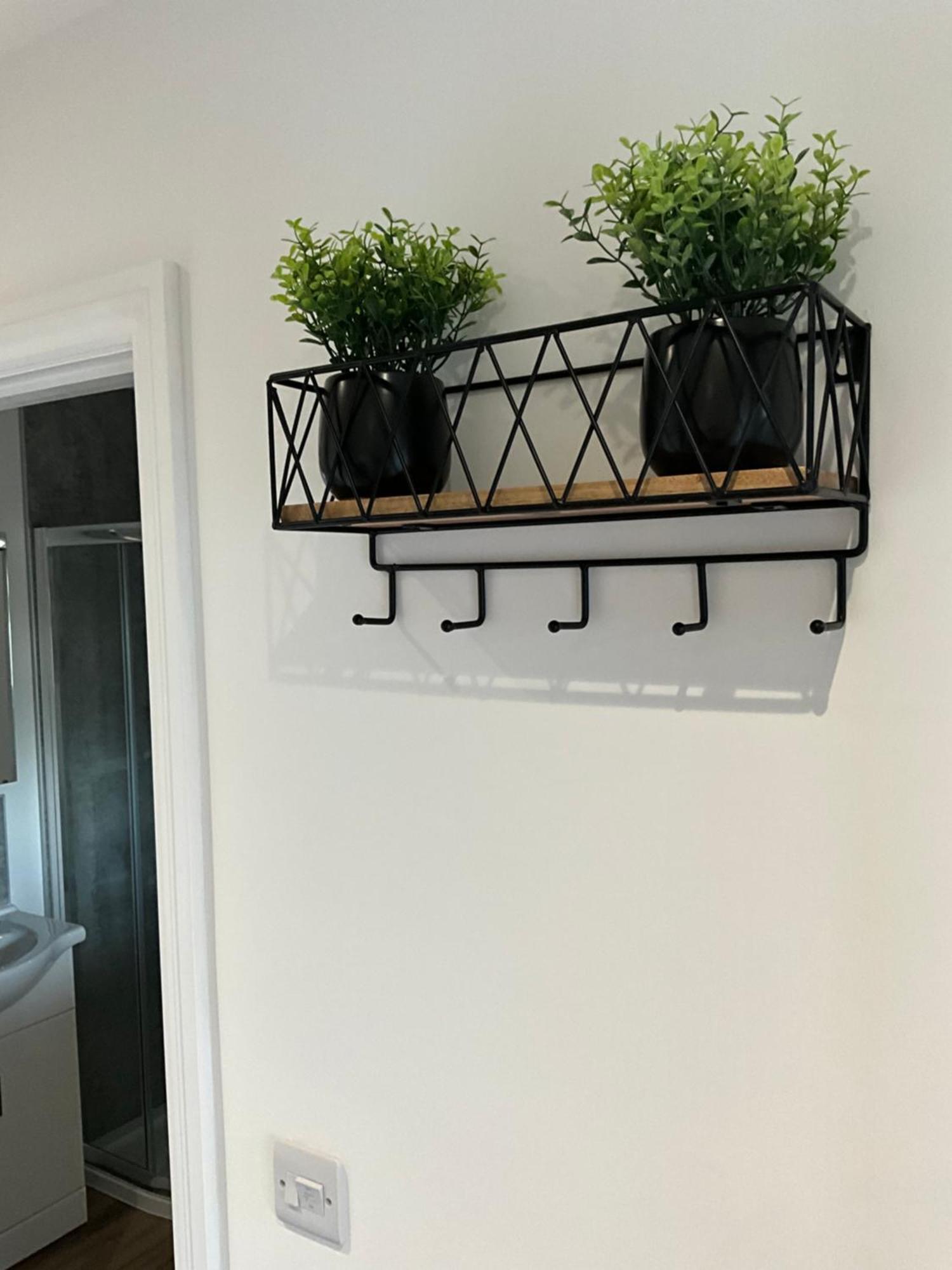 The Court Yard Apartment Чедър Екстериор снимка