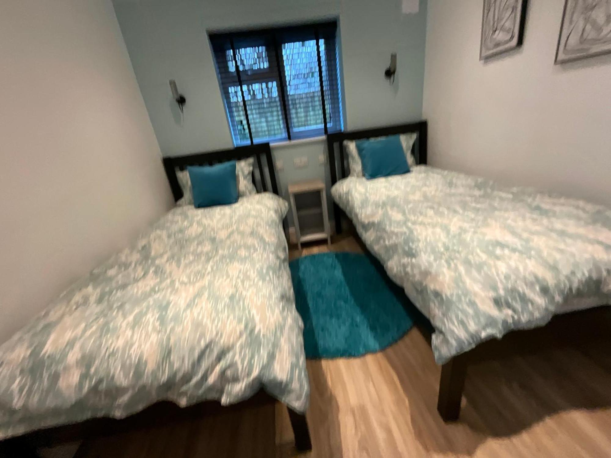The Court Yard Apartment Чедър Екстериор снимка